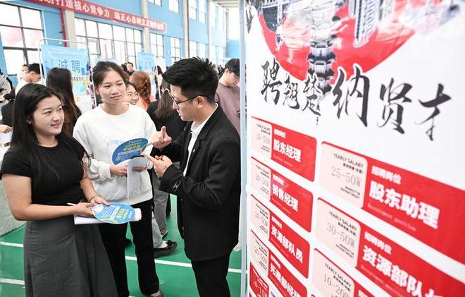 的确定性应对各种不确定性——中国经济圆桌会聚焦“四稳”开元ky棋牌中国经济圆桌会·新华全媒头条以高质量发展(图9)